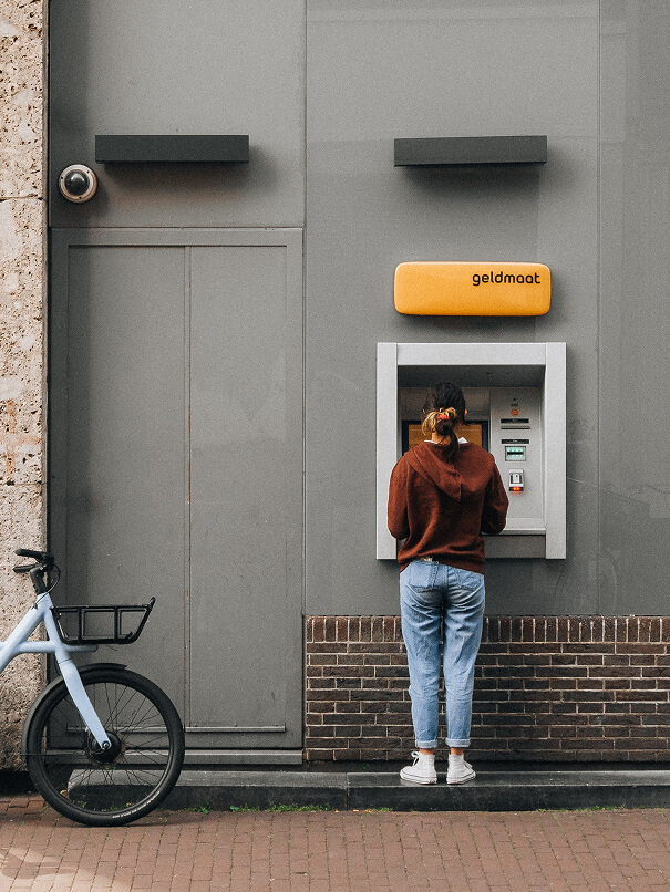 Wypłaty z bankomatu